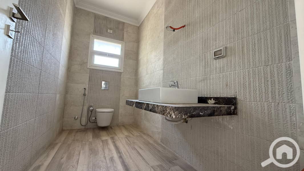 22 576266f8-c95b-4b32-8dfa-93a35c755c94. jpeg