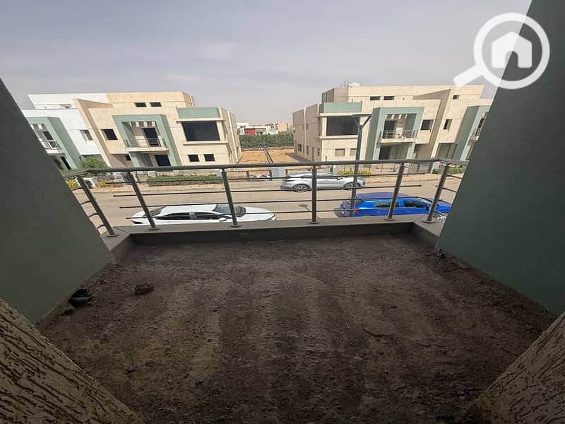 12 c93c0ad7-beb1-4177-b401-a941854d6d19. jpeg