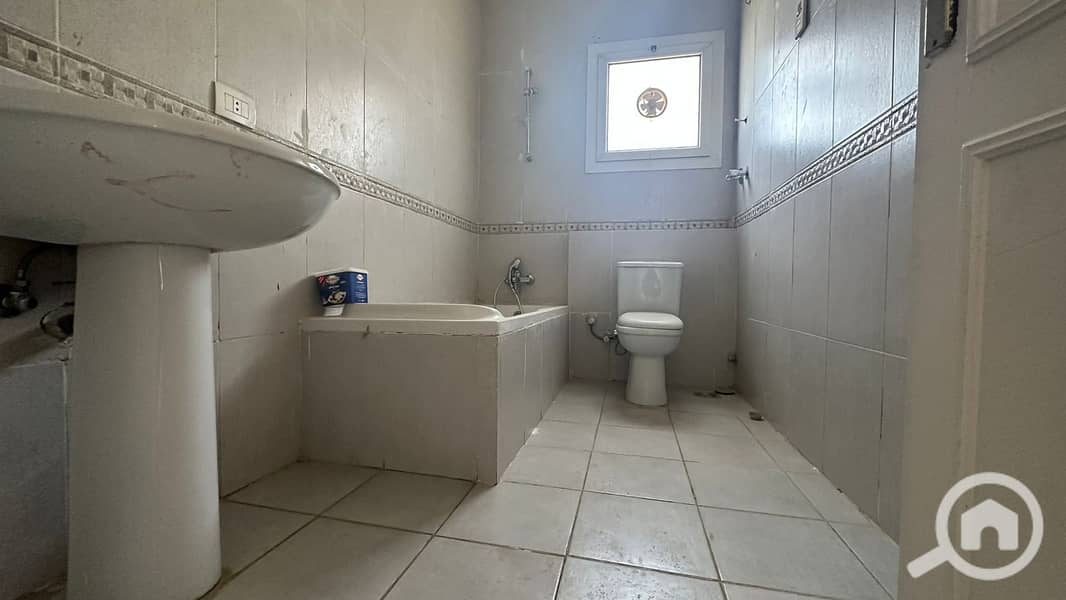 4 26f1f172-d1f0-4937-ad37-cf21b73edafd. jpg