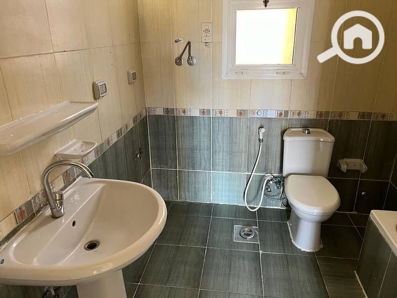 4 2499eb00-4537-4c8a-ae6c-e02789158cf5. jpg