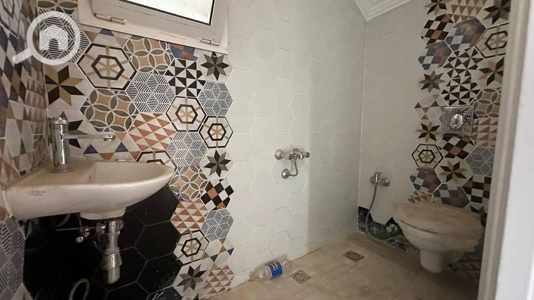 6 96f056b0-0eb7-4b88-b2b6-fc971b319d04. jpg