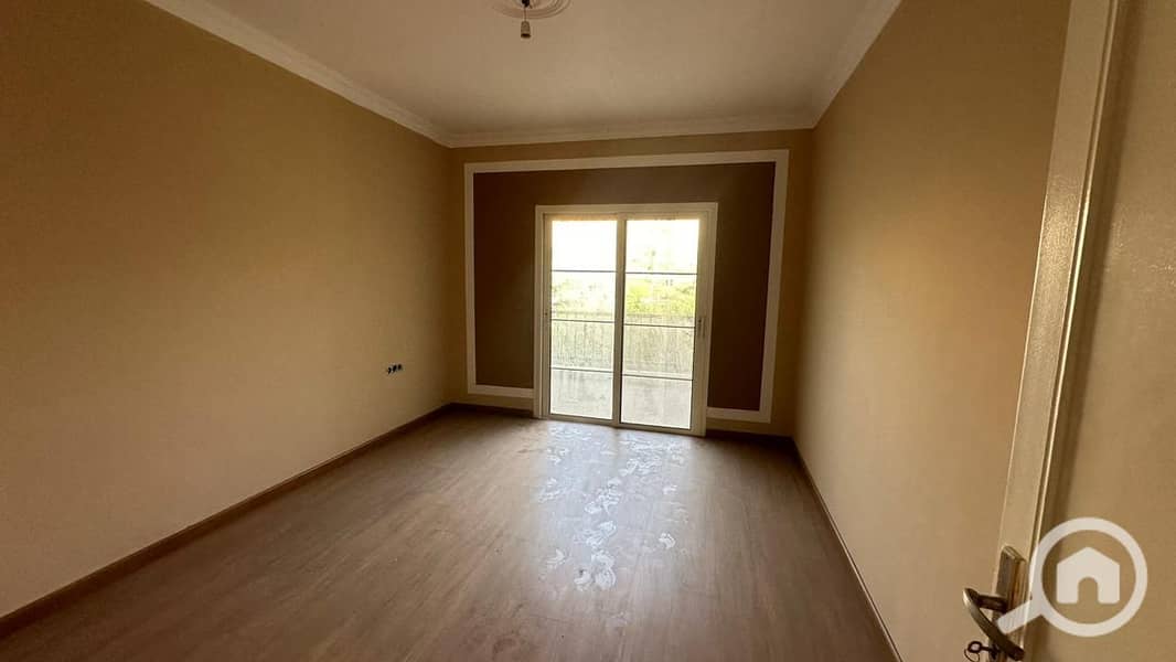 8 8670951e-a1d6-46ff-b49d-1428a1efe2a1. jpg