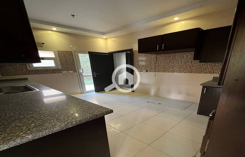 8 25ec2eb0-9a44-4182-8725-6c1df09ed426. jpeg