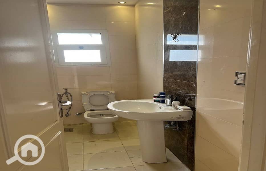 21 c9ed9904-b2c6-4eca-aefe-dc5a66a91ad1. jpeg