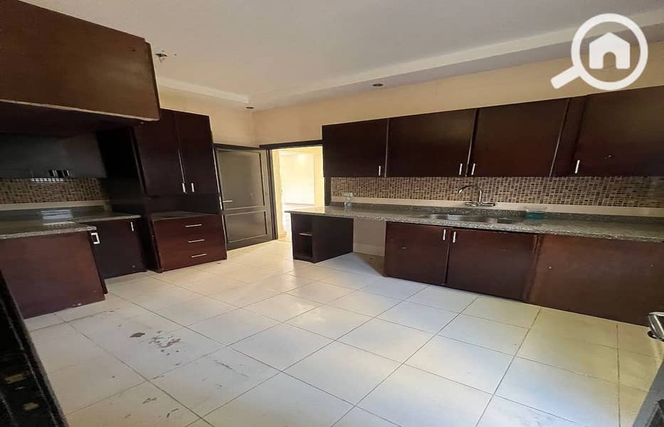 24 f7fe9e71-06d1-4128-8ed1-be7f6df9f0bc. jpeg