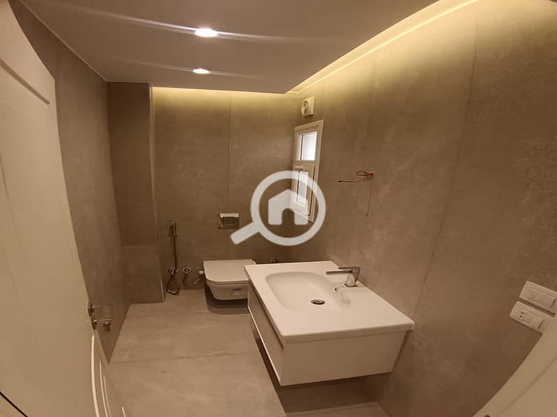 4 04c50715-567c-4f28-8473-f5b9a9d1f53b. jpeg