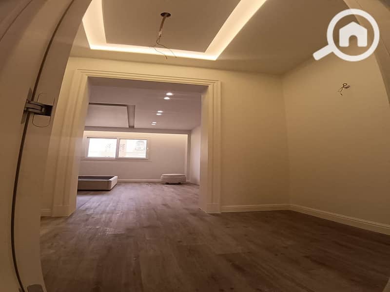 8 956d3d30-95d9-4a0a-b3b5-7ba1c6f9f99e. jpeg