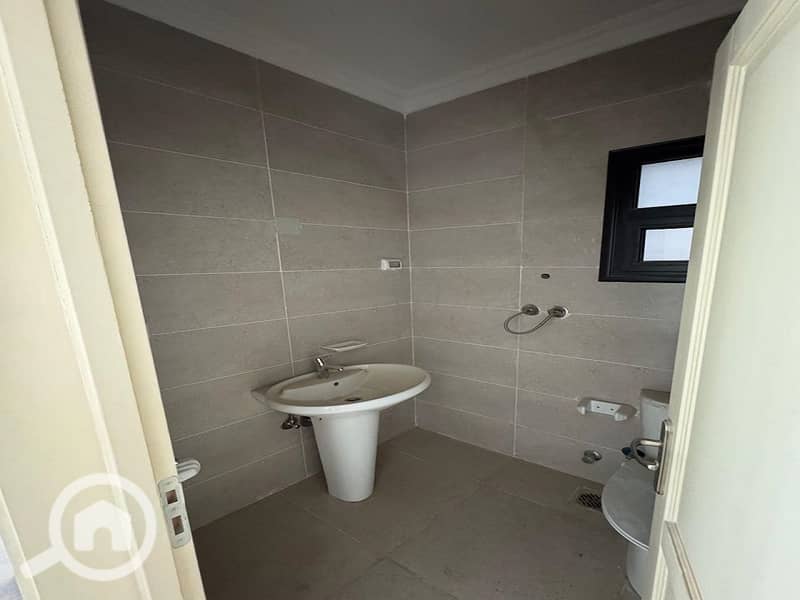 10 e72a4734-81b3-4b56-be7c-6e0c60a2e547. jpeg