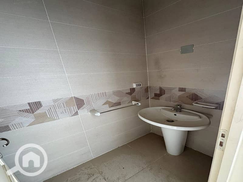 6 534b3337-121a-4e6a-8eea-686c7bdab551. jpeg