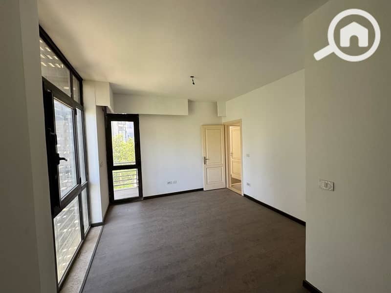 9 c042969e-9f27-4d82-a3c8-3b74d7d8c969. jpeg