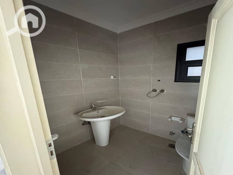 10 e72a4734-81b3-4b56-be7c-6e0c60a2e547. jpeg