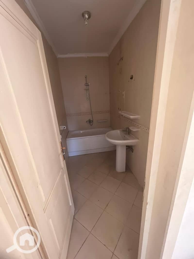 11 041c8c08-87ae-4e20-a4c5-eb9c95adb704. jpg