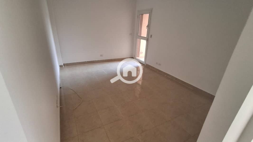 33 da01647e-499c-42fb-9a4c-2c54cd6ea950. jpg