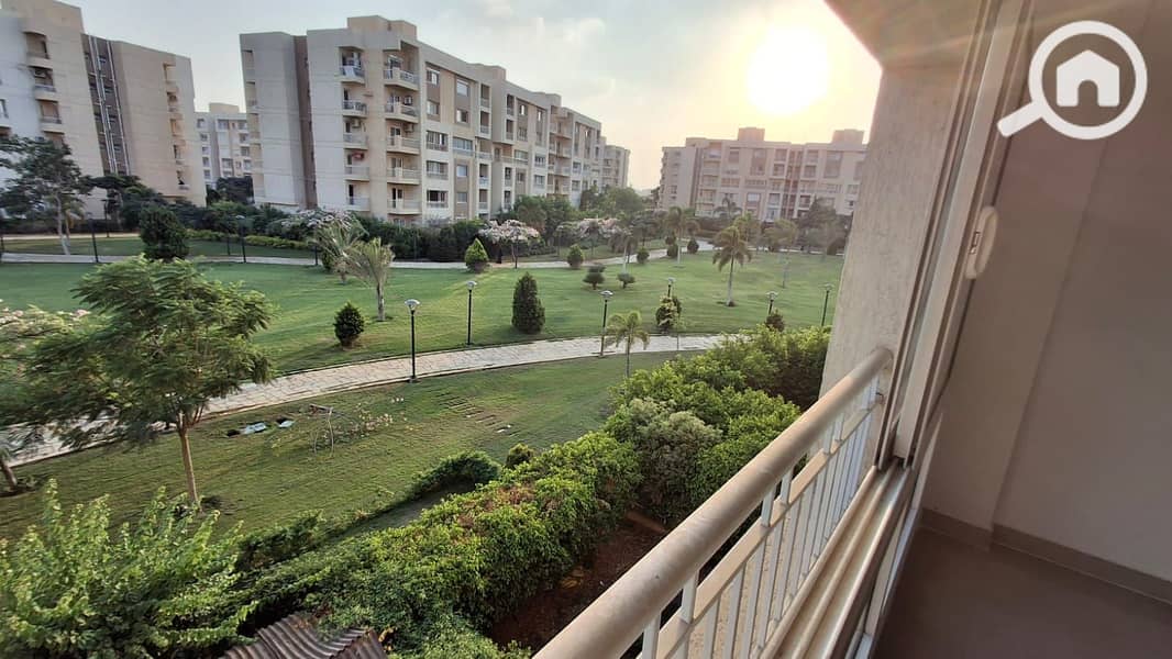 34 e8fd879e-a753-4ef2-b9b6-3e52a776b769. jpg