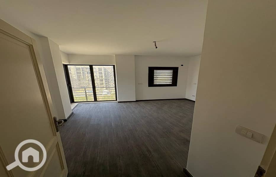 5 319e392f-47ca-4ec9-b6c5-5ee541a4bbe9. jpeg