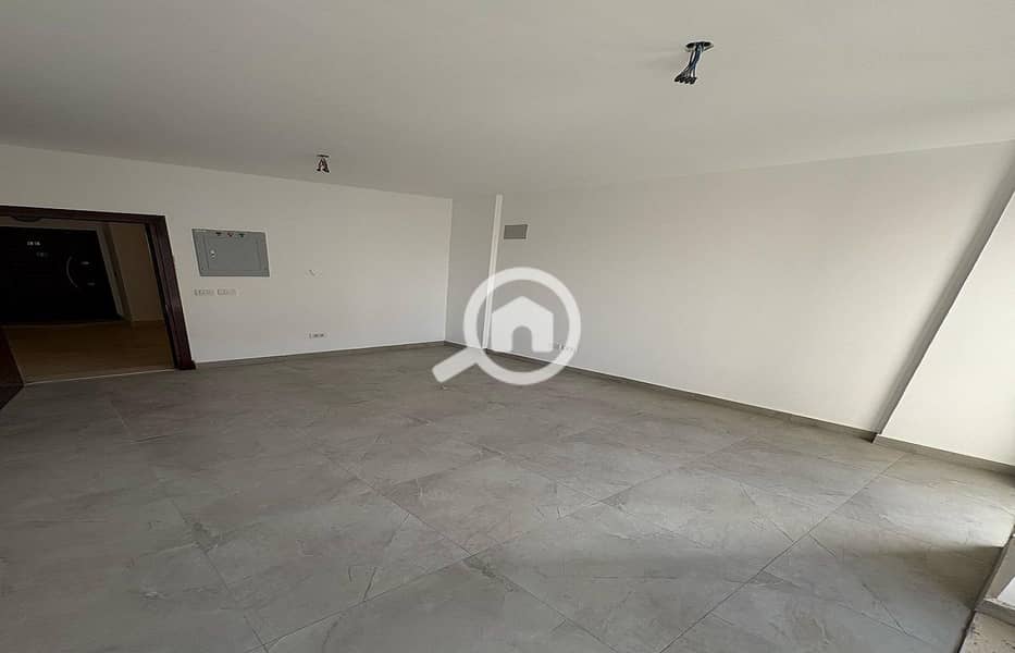 6 571e2459-b585-447c-b08f-aea308a366d2. jpeg