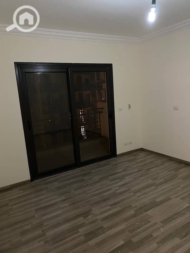 24 505c261b-63a4-4fbb-8cc2-43abfdb30aa7. jpg