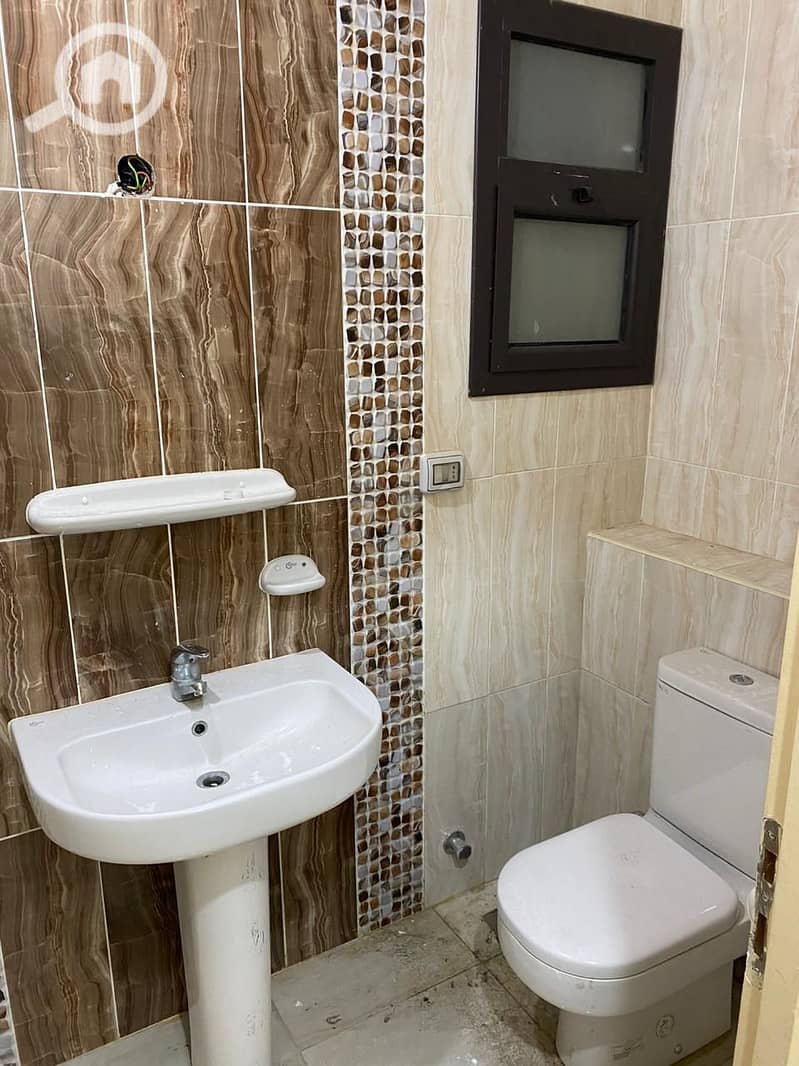 27 db53572a-4ea1-47d6-ac59-cf5470b12cad. jpg