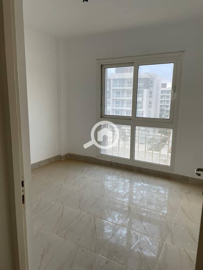 12 03d012fb-cded-4a26-b994-ba017fe26ea2. jpg