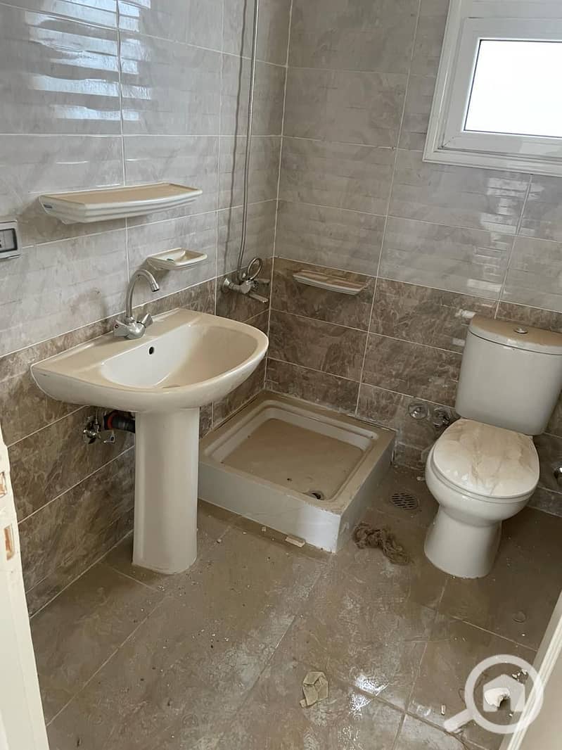 14 718b21ee-fa95-464b-94fc-f98b4f7ba93e. jpg