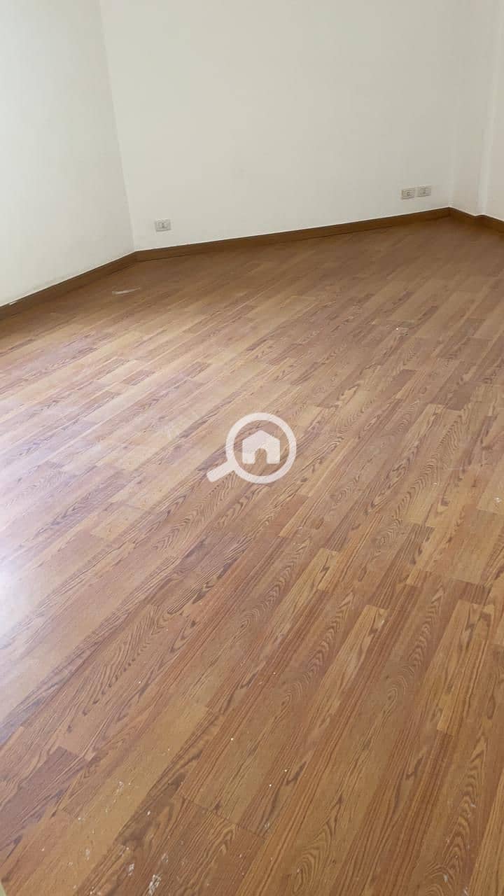 24 bdad8df2-b3a4-411a-a532-3b73aadc49ab. jpg