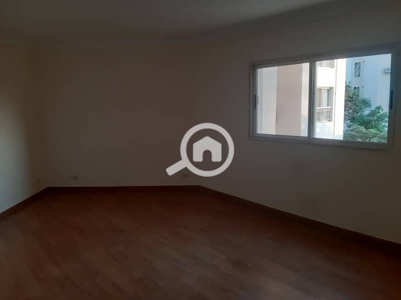 35 5fa475fa-8e64-44a2-8a2c-bbc9495063b7. jpg