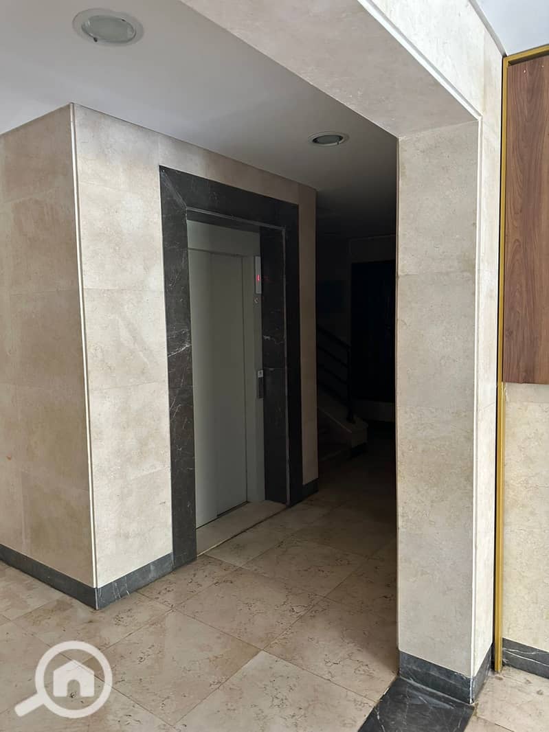 4 695c522a-2def-442e-bce0-6a685ffd4370. jpg