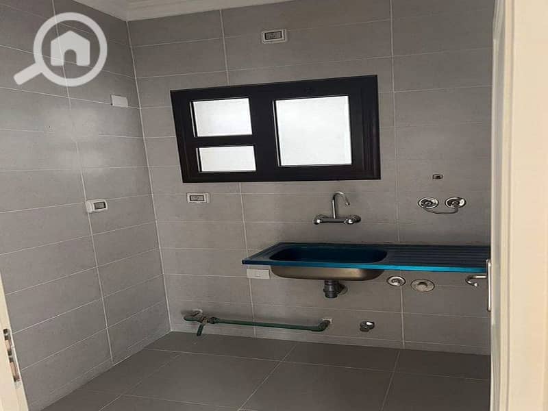 8 8219581b-3141-4aff-94ea-26f54e810b1c. jpg