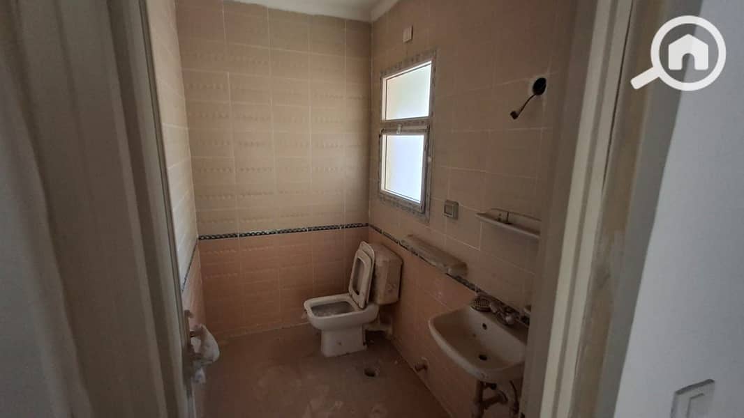 9 690d4225-8267-4683-a2eb-5e1d4f47d390. jpg