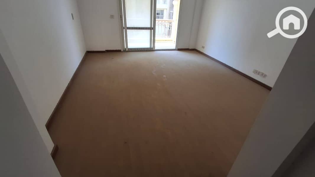 12 eb3c59c8-2c4e-4f54-a51c-0e2bbf6df863. jpg