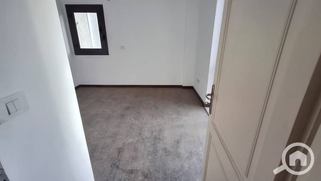 7 b57cbcbe-777d-419b-b5d7-f18f406f580c. jpg