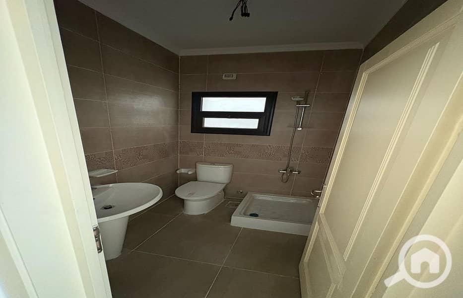 15 a6fa0869-0762-408e-92dc-00db964bd888. jpeg