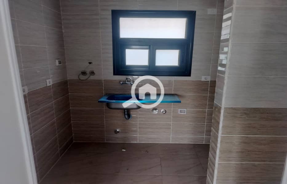 13 7567b21a-8935-4878-8d75-cde41f4a8470. jpg