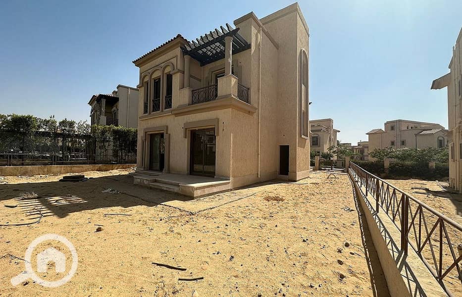 15 f44f8f15-4bda-4e13-a7db-1e78d0e1178b. jpg