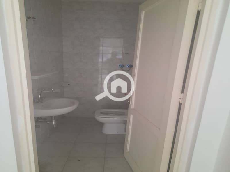 8 45658b4c-d7d3-46b7-b72c-86333f9ef38a. jpg