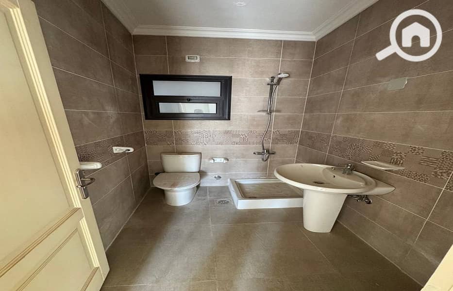 8 9e83bf31-39ce-44ec-a9d2-dd7107d9b8fc. jpg