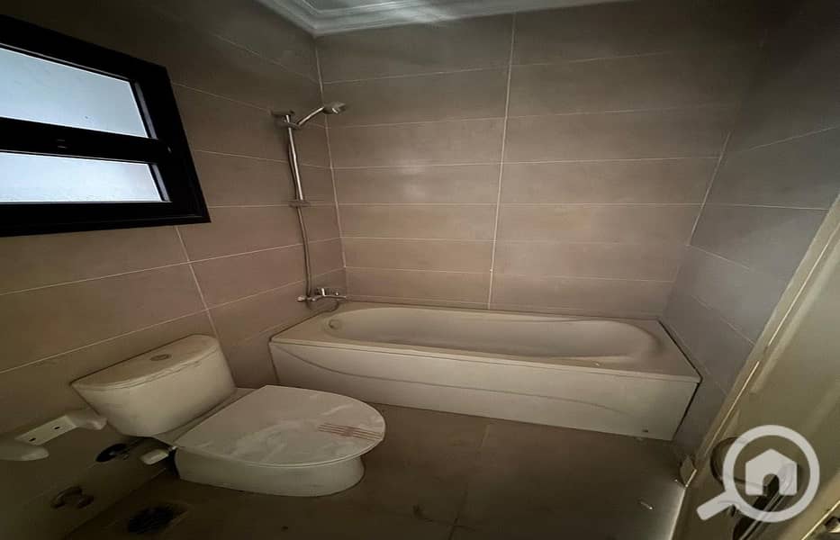 9 6f57c383-f2e1-45b7-9e76-1a6519ba8429. jpg