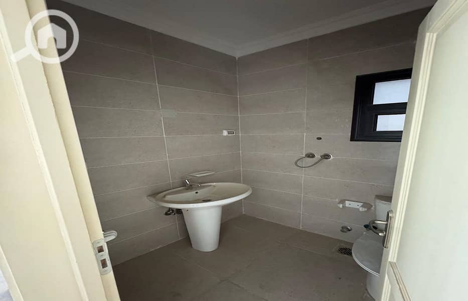 10 6cdf7676-03ba-4491-9955-b6768bd18233. jpg