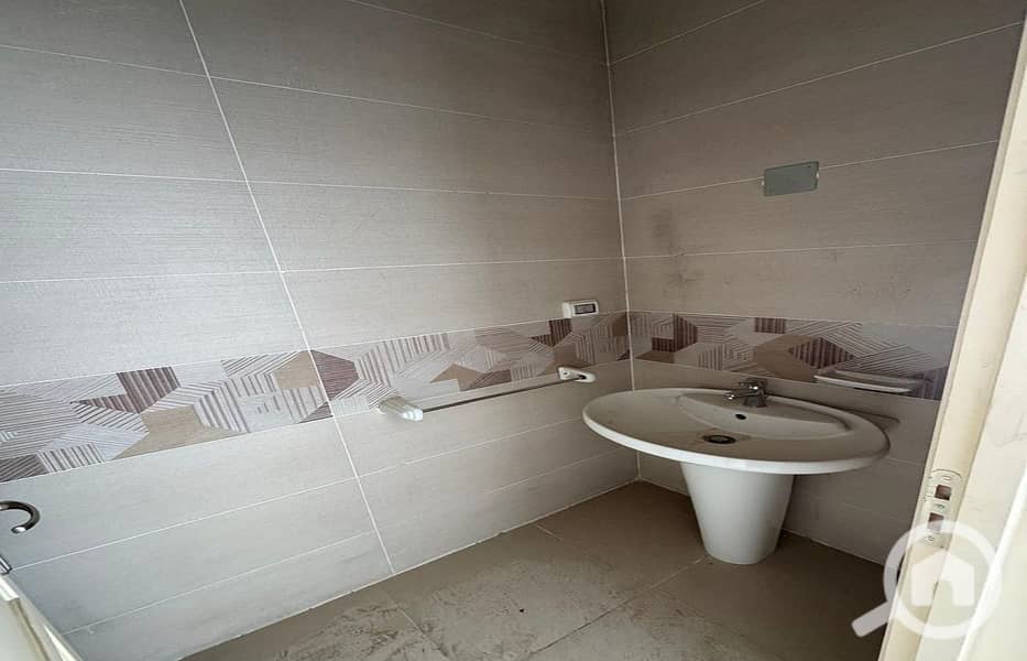 12 f9e5d7f8-bc49-486a-8120-dca32e92250a. jpg