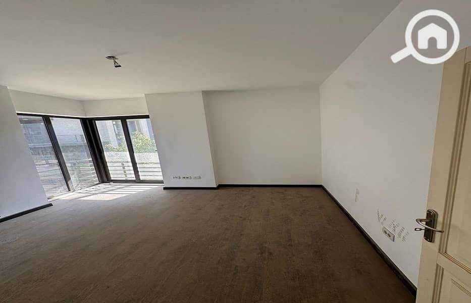 3 24b28ff5-be62-481b-8cd8-2a774464ec9c. jpg