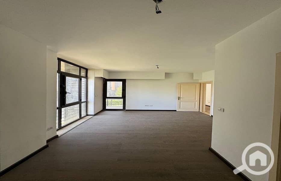 4 95b19df2-a1fa-4c2b-912a-e5921bf64267. jpg