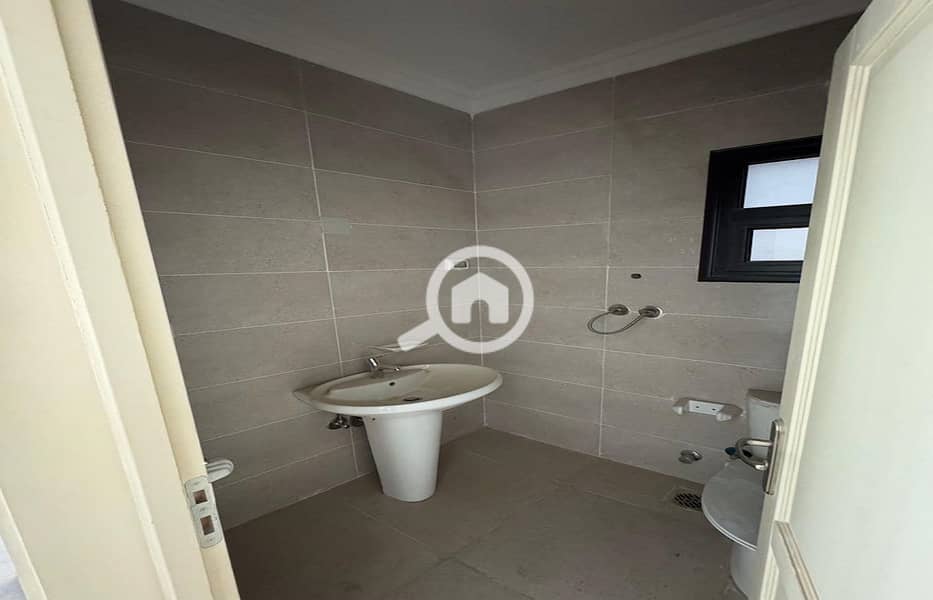 2 6cdf7676-03ba-4491-9955-b6768bd18233. jpg