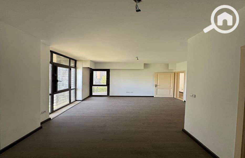 8 95b19df2-a1fa-4c2b-912a-e5921bf64267. jpg