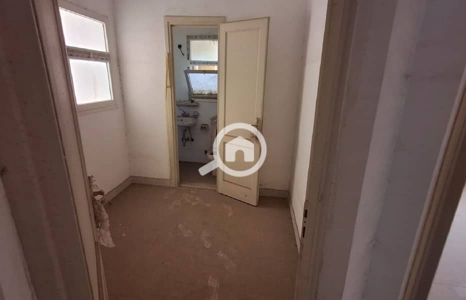 40 d3ae2bf8-cec1-4a78-b48f-e9361bd0a8cb. jpg