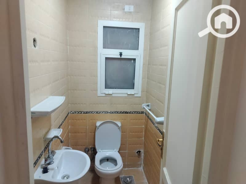 12 747f3c0d-63a3-40e7-a802-72f85a575f3b. jpg