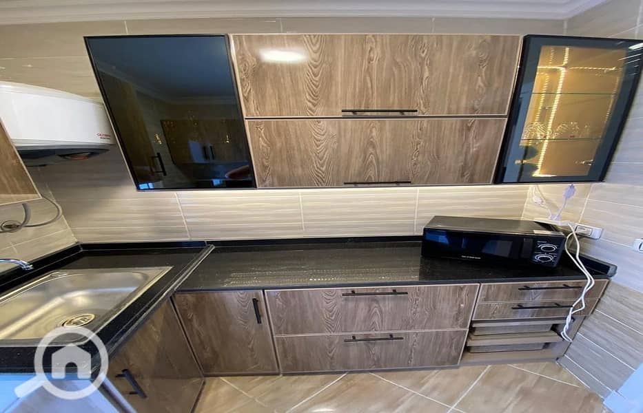 4 35ff94cb-2fee-4497-a13b-e43c3a413908. jpg