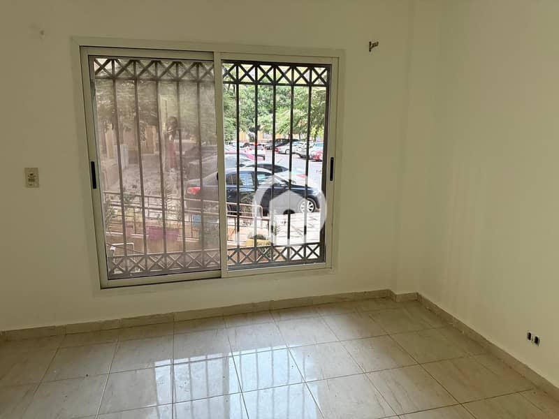 4 2203e68d-dc4f-4a47-8666-d81dd183d891. jpg