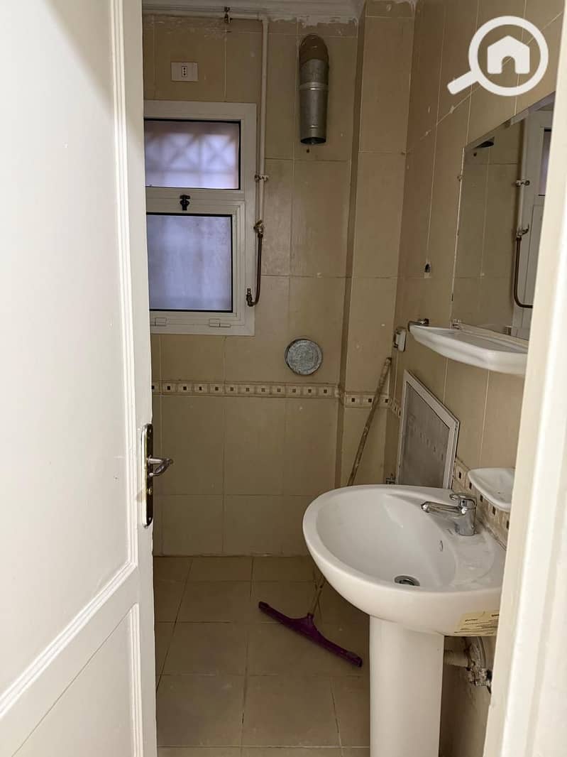 5 0855393c-bd8f-43e2-a1a5-ddb91d9b69f9. jpg