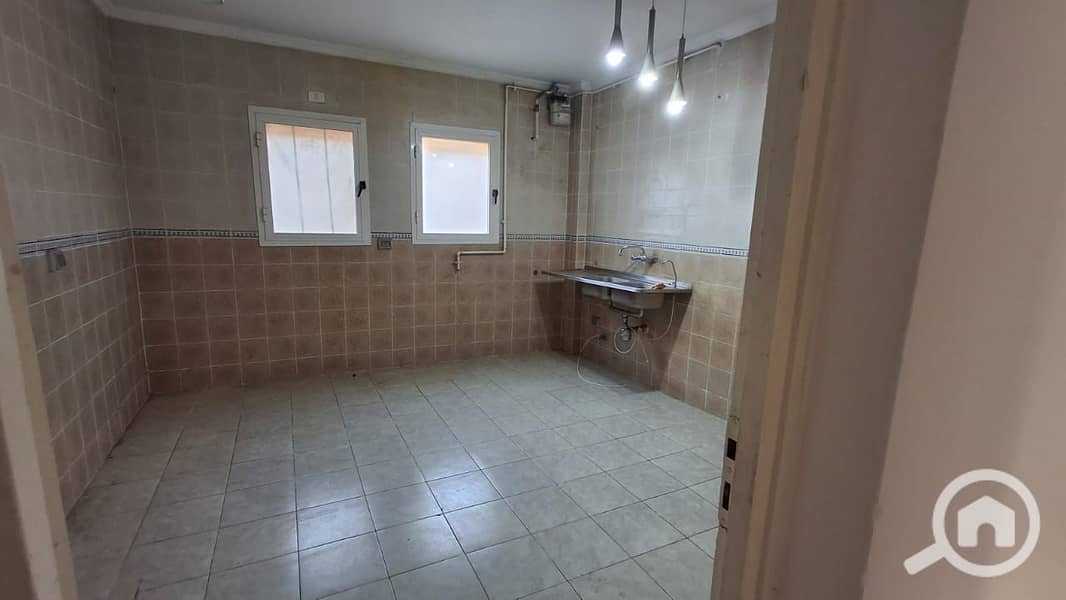 4 7eff59ca-ac30-4b4d-80a0-969b3b8ecd3b. jpg