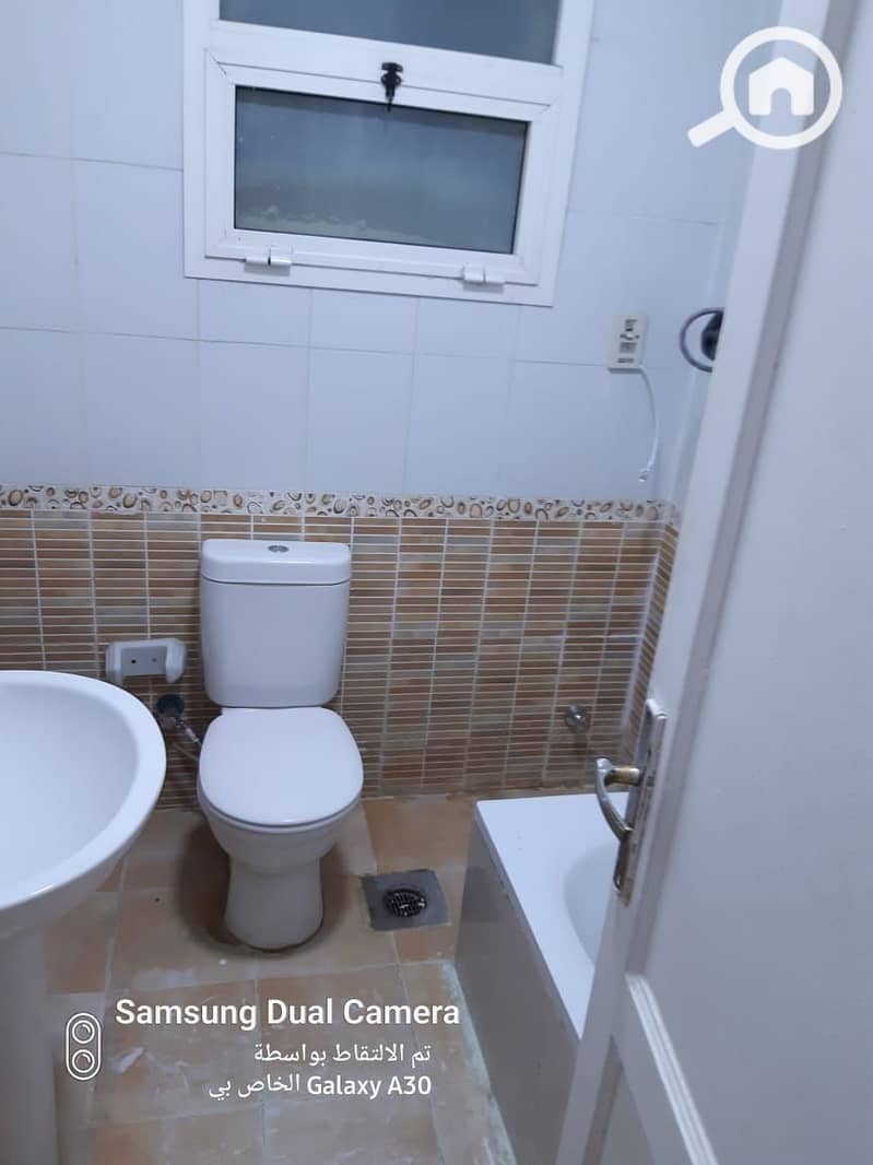 4 4f0928f5-f9ce-4ed4-84ee-5360f5a9efed. jpg